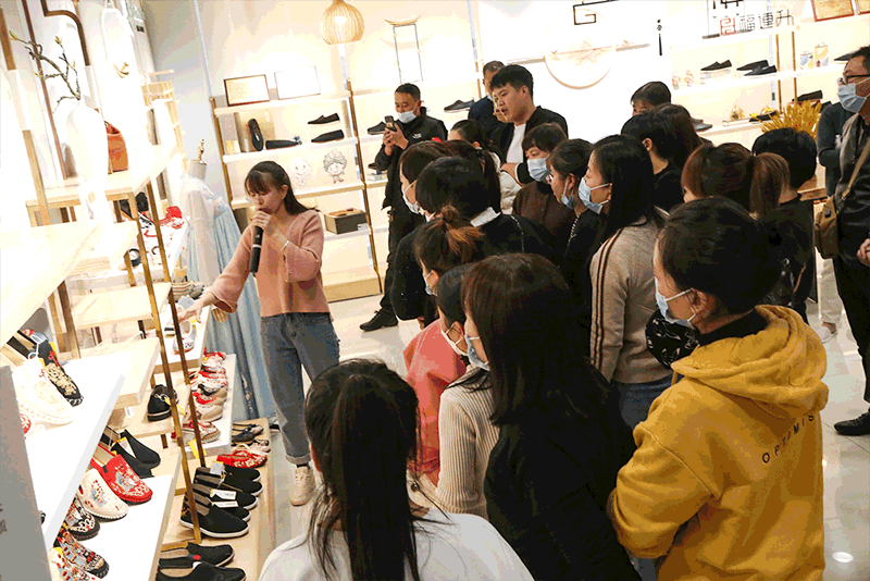 《悠享春意 自然之履》2022福連升春季新品訂貨會圓滿成功!(圖4) 華北分公司引爆訂貨現場