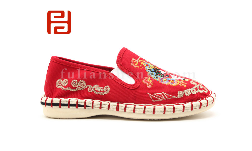 福連升老北京布鞋女鞋網(wǎng)紅刺繡中國(guó)風(fēng)一腳蹬休閑鞋