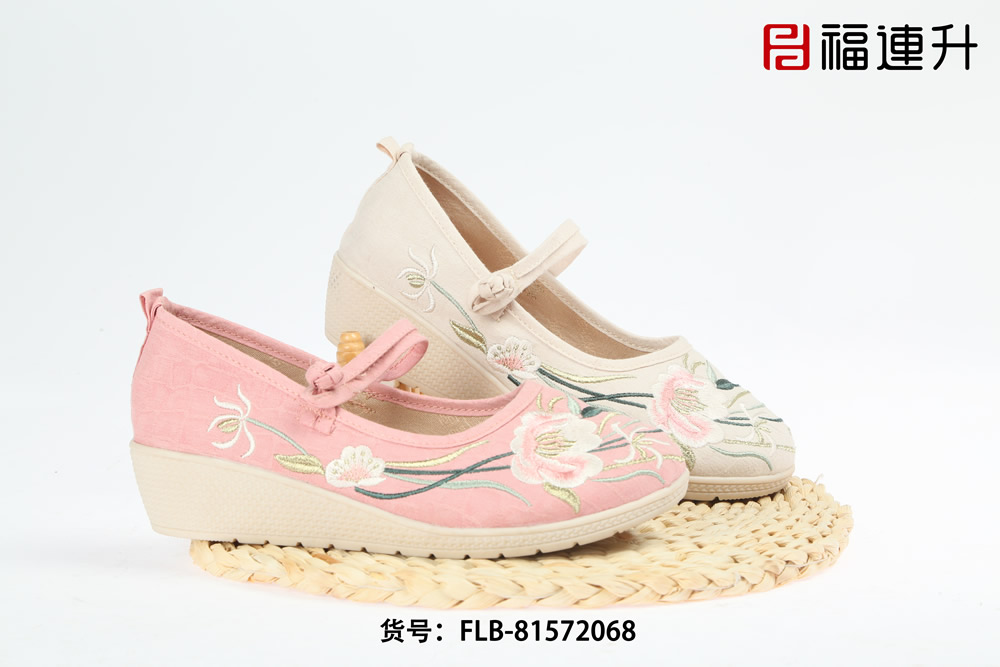 福連升老北京布鞋春時尚民族風(fēng)繡花坡跟女單鞋(圖1)