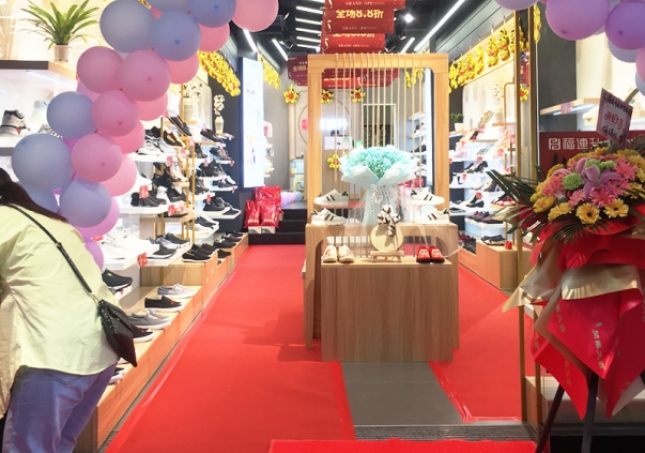 賀：福連升老北京布鞋云南昭通威信縣后街店正式開業(yè)！