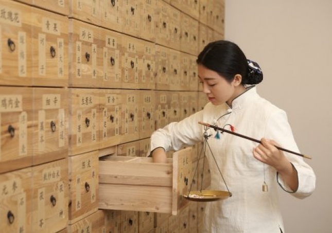 艾葉泡腳能治風濕嗎-請問用艾葉煮水泡腳對膝關節風濕和骨質增生有沒有緩解